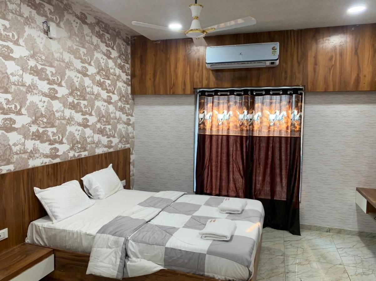 Kesar Hotel Viramgam Kültér fotó