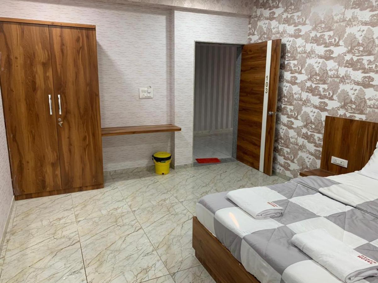 Kesar Hotel Viramgam Kültér fotó