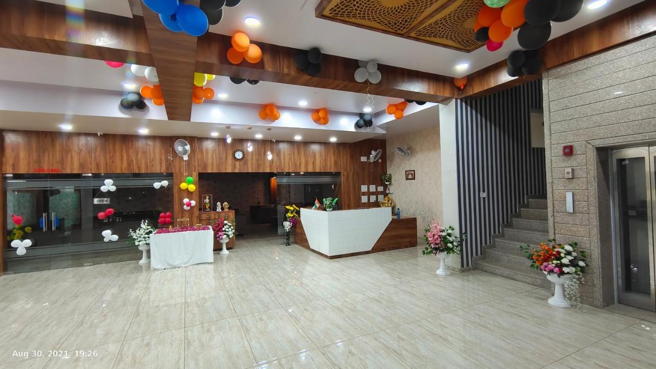 Kesar Hotel Viramgam Kültér fotó