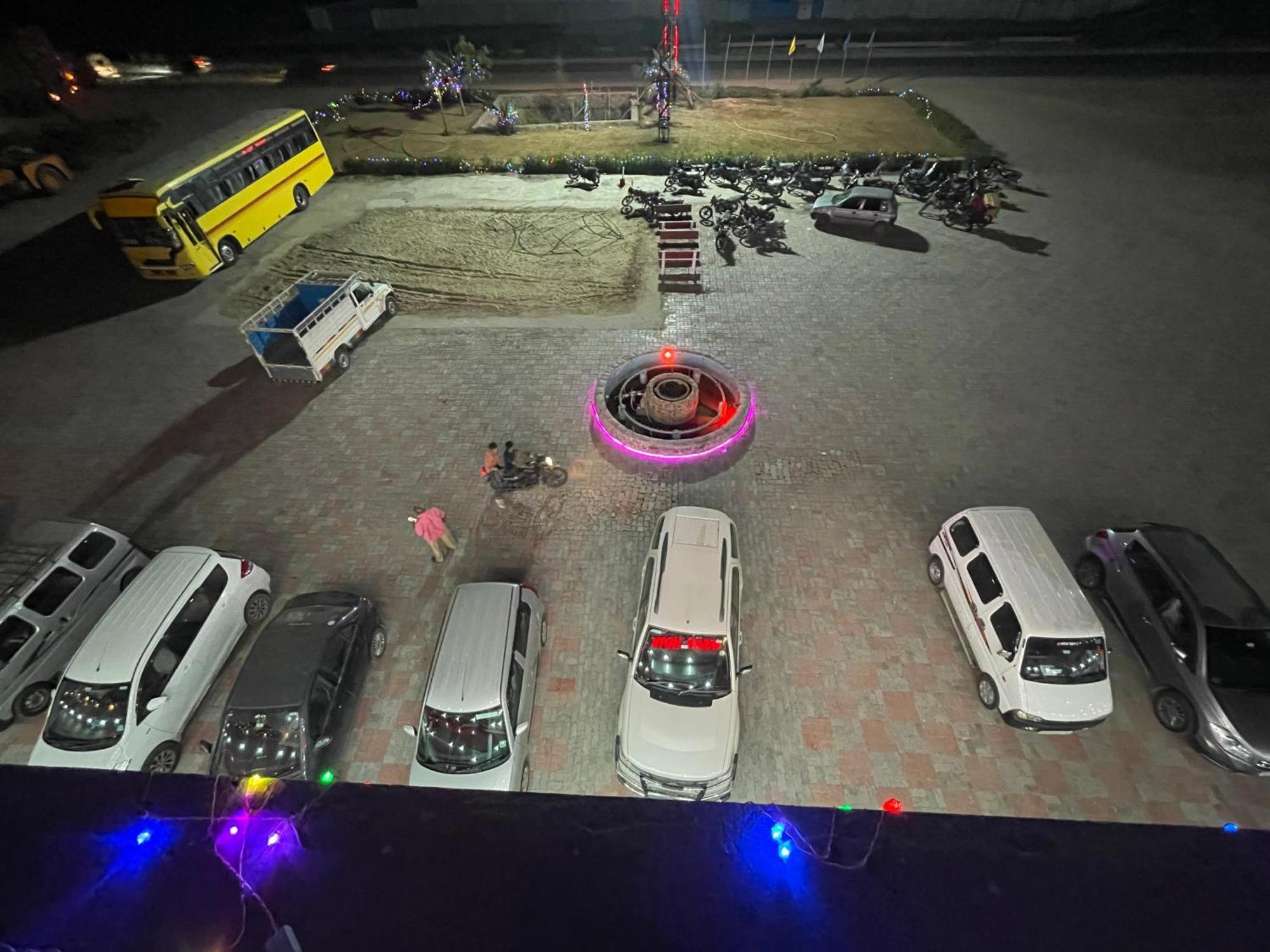 Kesar Hotel Viramgam Kültér fotó