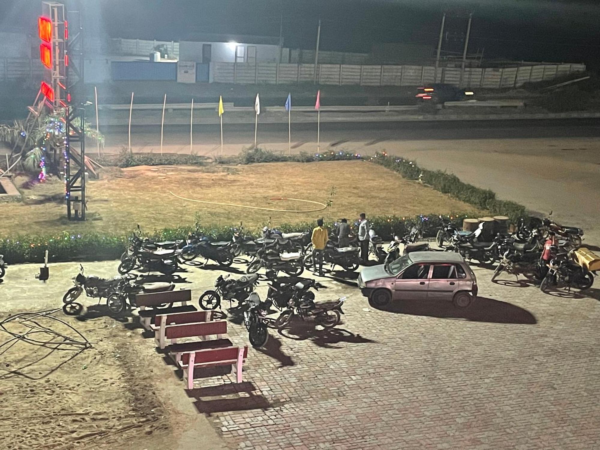 Kesar Hotel Viramgam Kültér fotó
