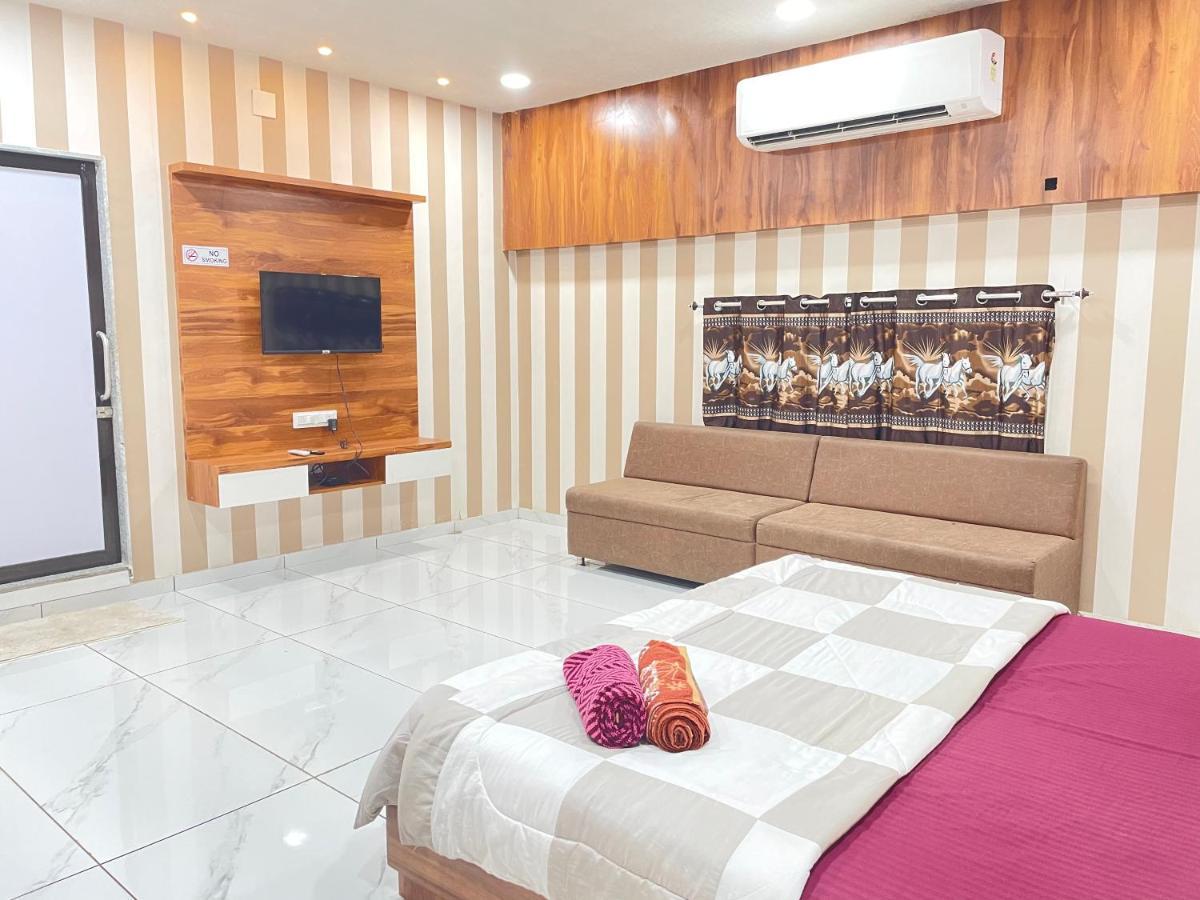 Kesar Hotel Viramgam Kültér fotó