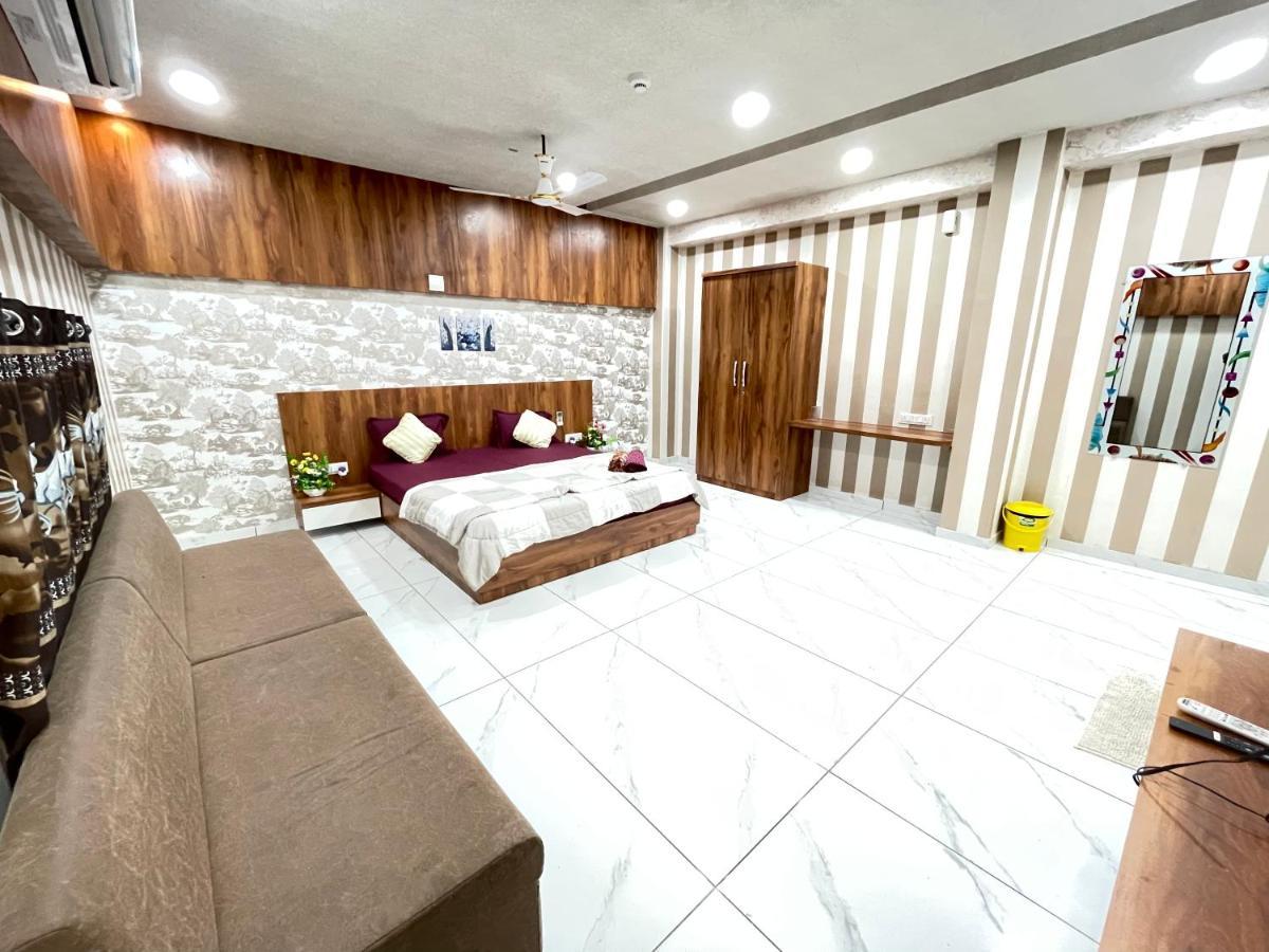 Kesar Hotel Viramgam Kültér fotó
